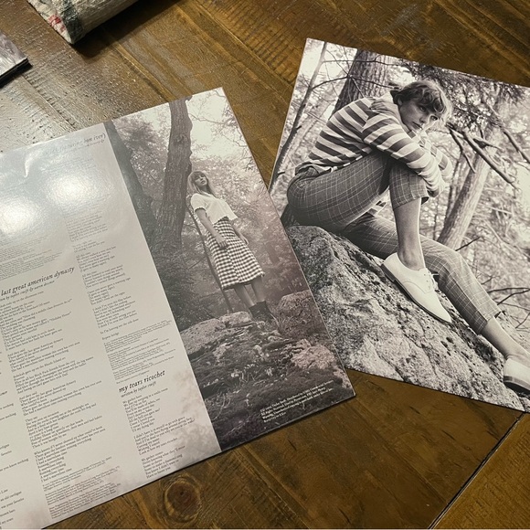 Taylor Swift Folklore “In the Weeds” Vinyl Record - Picture 2 of 6